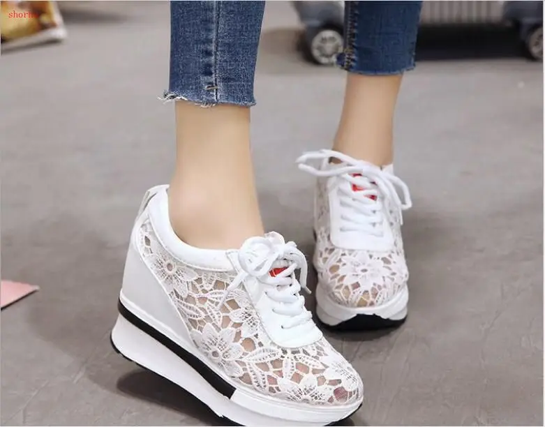 Женские сетчатые кроссовки дышащие на платформе с кружевом удобная повседневная