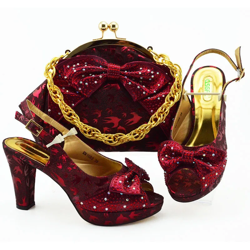 Новинка 2019 комплект из обуви и сумки винного цвета Итальянская обувь с сумочкой в