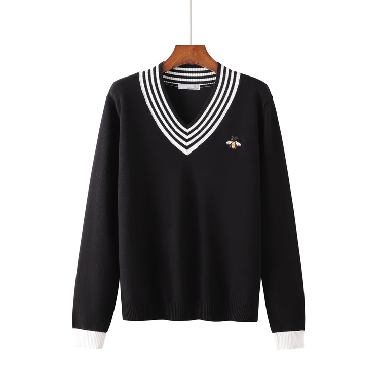 Свитер с V-образным вырезом и вышивкой в виде пчелы | Женская одежда