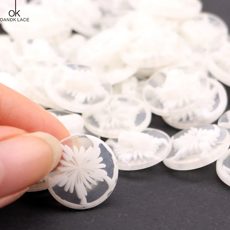 50PCS 1.6cm 50 шт./лот DIY аксессуары ручной работы белые 2 отверстия мини-кнопки шириной 1,6 см декоративные кнопки Высокое качество дешево - Цвет: 50PCS 1.6cm