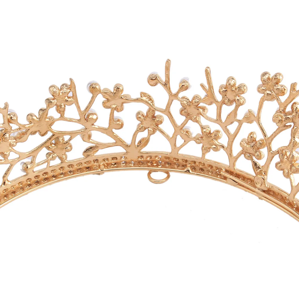 Красивый роскошный цветок со стразами и искусственным жемчугом для выпускного