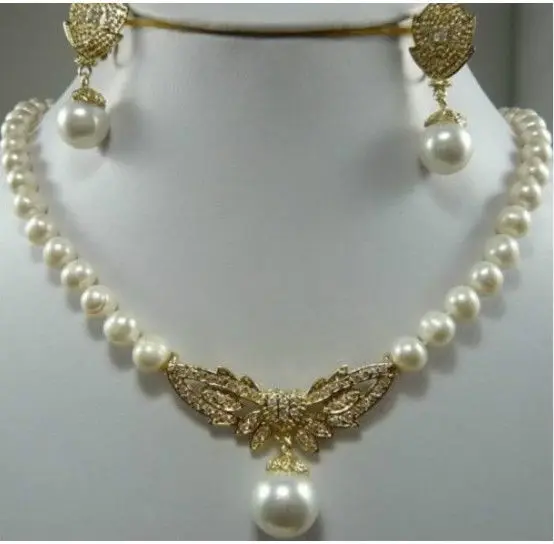 

Charmin 8-9mm White Akoya Pearl necklace & earring Set