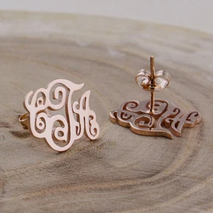 Женские серьги-гвоздики с буквами, в виде букв