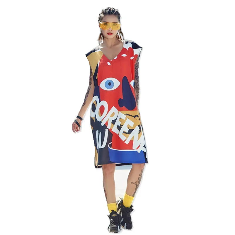 Женское платье без рукавов just.be.never оранжевое с мультипликационным графическим