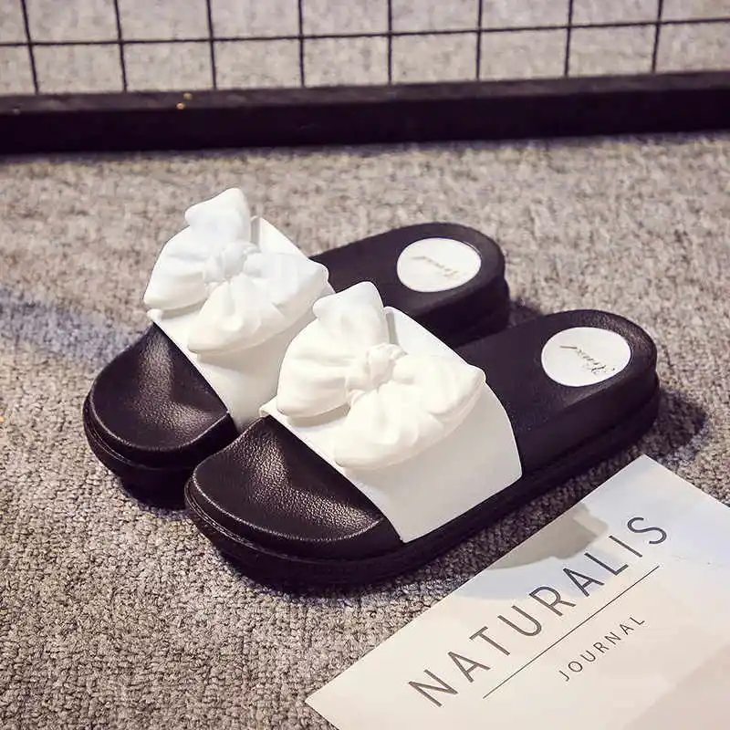 white Забавные тапочки; женские домашние тапочки; Вьетнамки; Zapatillas de mujer Pantofle damskie; домашние тапочки с животными; тапочки без застежки - Цвет: white