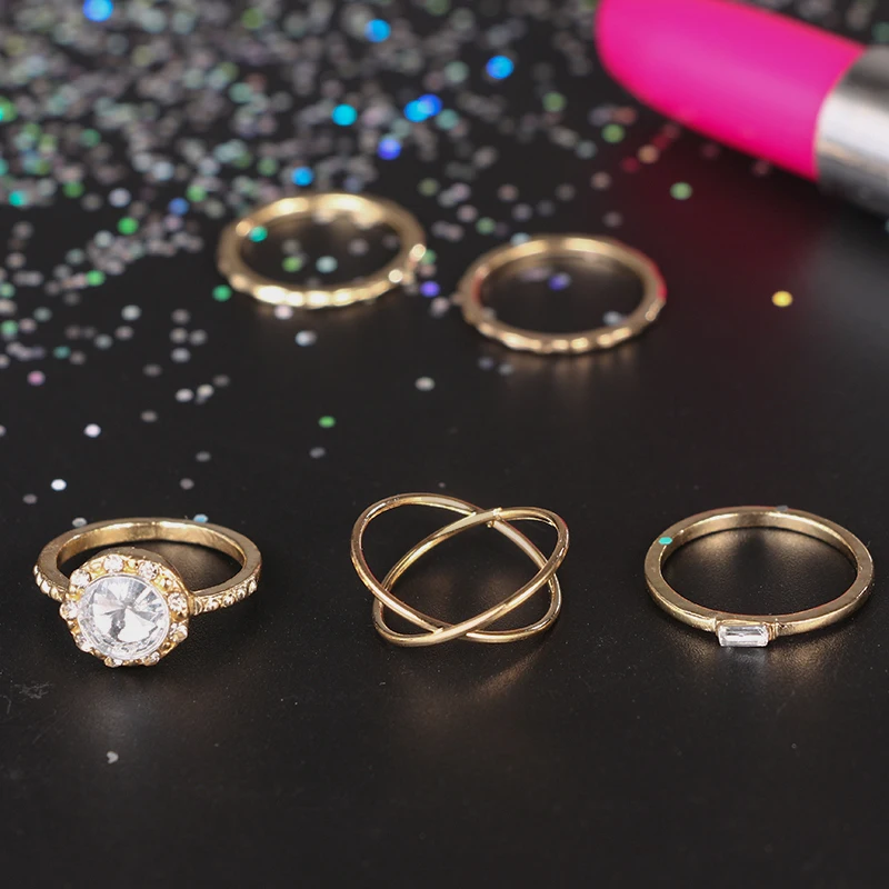 Женское кольцо с кристаллами Tocona элегантное золотистое геометрическим узором и