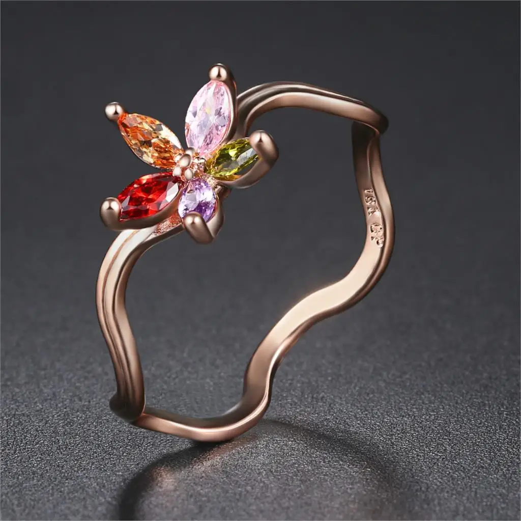 Женское кольцо в форме цветка и волны разноцветное из розового золота с