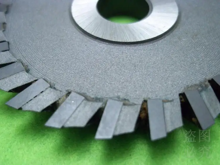 Low-key machine Defu horizontal circular blade 26 within the outer diameter of 12.7 with 70 tungsten steel teeth can be equipped |