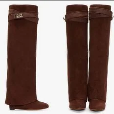 brown suede Сезон осень-зима; Лидер продаж; черные и зеленые высокие сапоги с застежкой в виде акулы; замшевые сапоги до колена на танкетке, увеличивающие рост - Цвет: brown suede