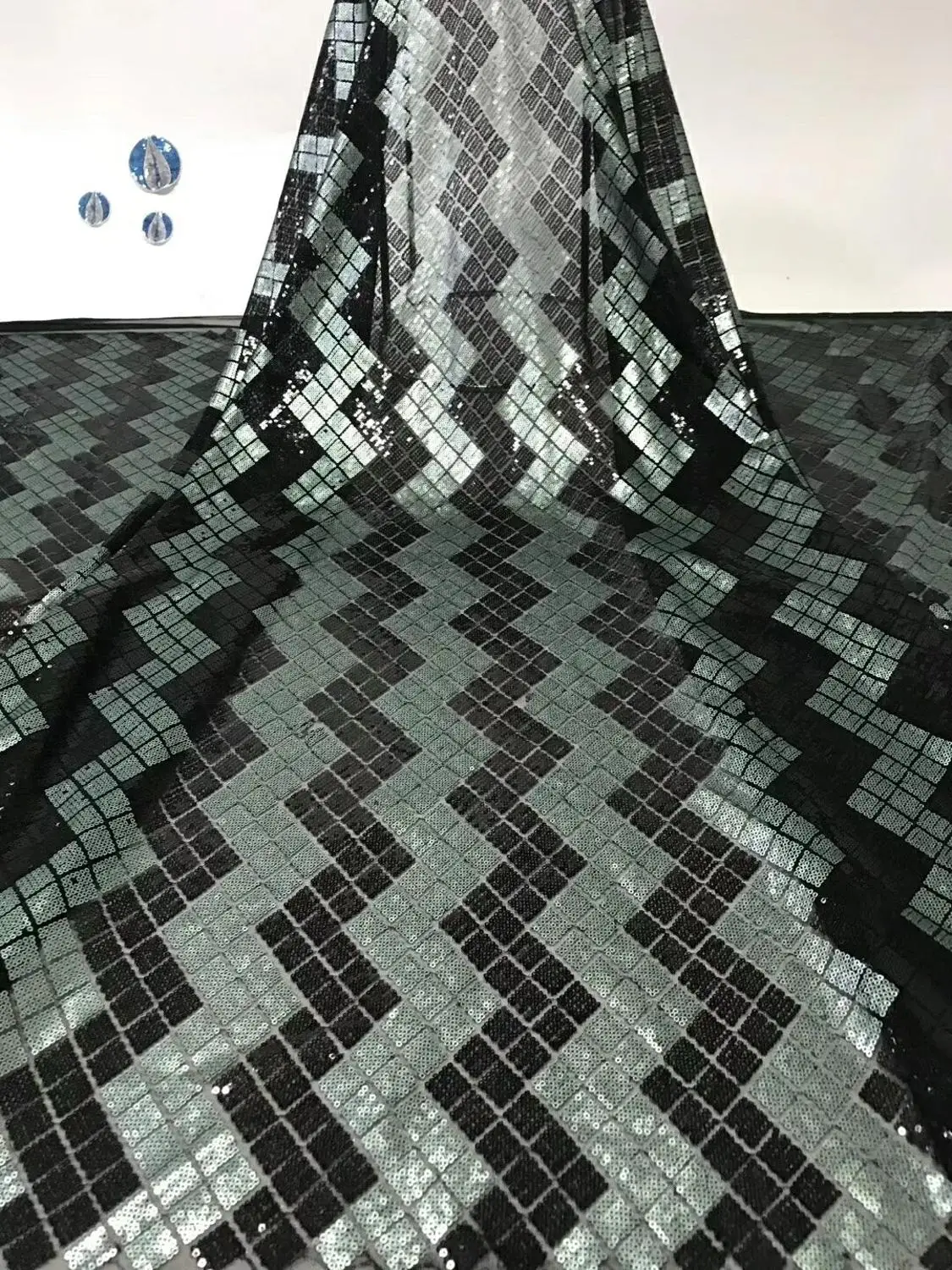 

Embroidery French Lace Fabric 2019 Black/Gold Sequins Fabric Material Tulle Mesh Lace Dress African Sequins Lace XB49