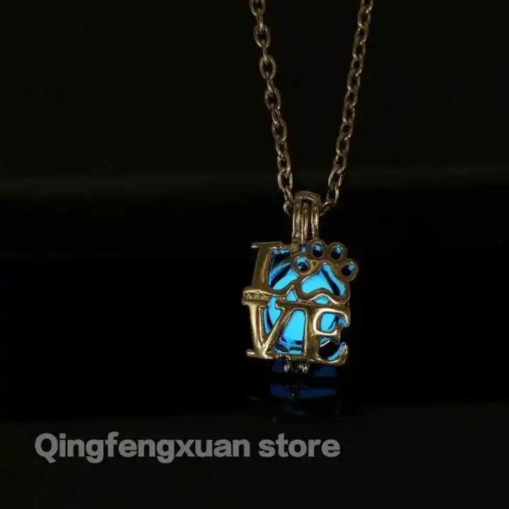 Оригинальный дизайн любовь Лапа Печати Ожерелье со светящимся в темноте кулоном