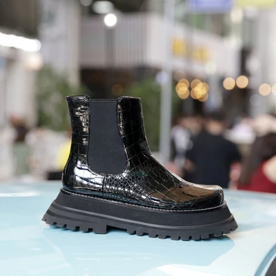 Женские короткие ботинки Челси на платформе из натуральной кожи с узором