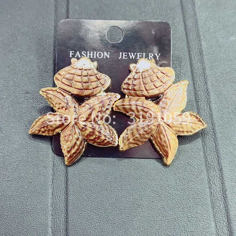 Модные и узкие серьги в виде звезд немного чистые свежие темпераментные