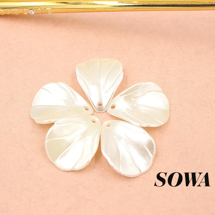 

100pcs/Lot 20*26mm Ivory Color Imitation Pearls Craft ABS Resin Effect 3D Maple Leaf Designed Beads For Making Jewelry DIY