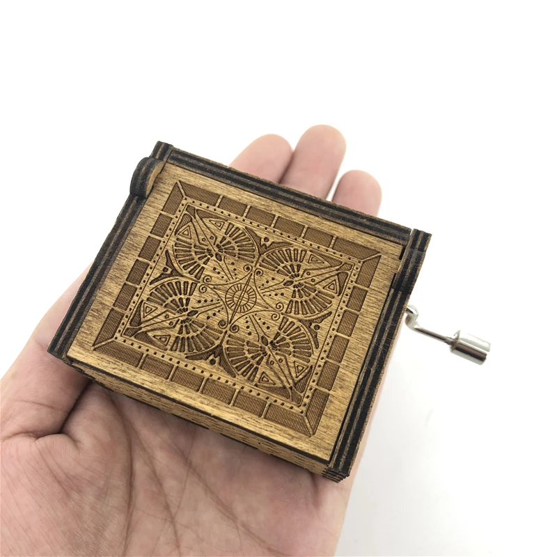 Анонимная Античная резная деревянная музыкальная шкатулка с ручкой Радуга