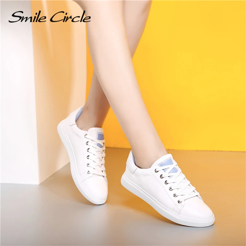 Женские кроссовки Smile Circle белые из натуральной кожи на плоской платформе