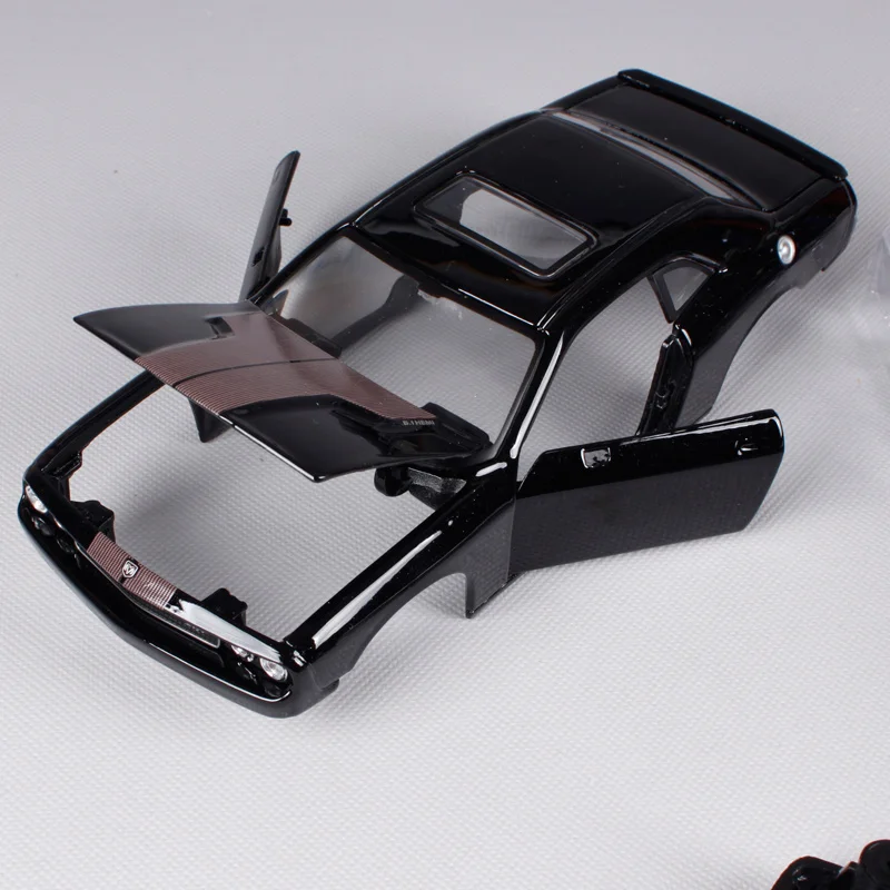 Модель автомобиля Maisto 1:24 2008 Dodge Challenger SRT8 сборная литая модель игрушка для детей