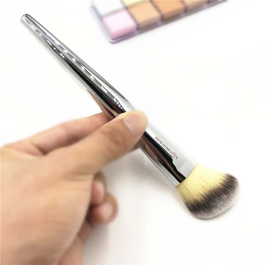 Live Beauty #227 угловая кисть для румян Серебряная It Cosmetics #206 круглые буферные кисти