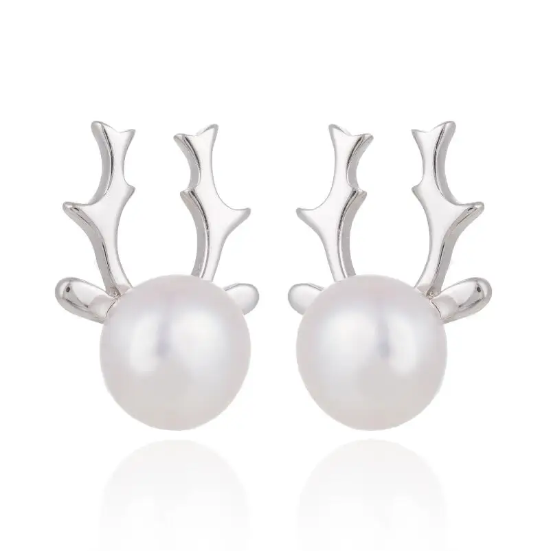 Серьги-гвоздики в рождественской тематике с искусственным жемчугом и оленем для