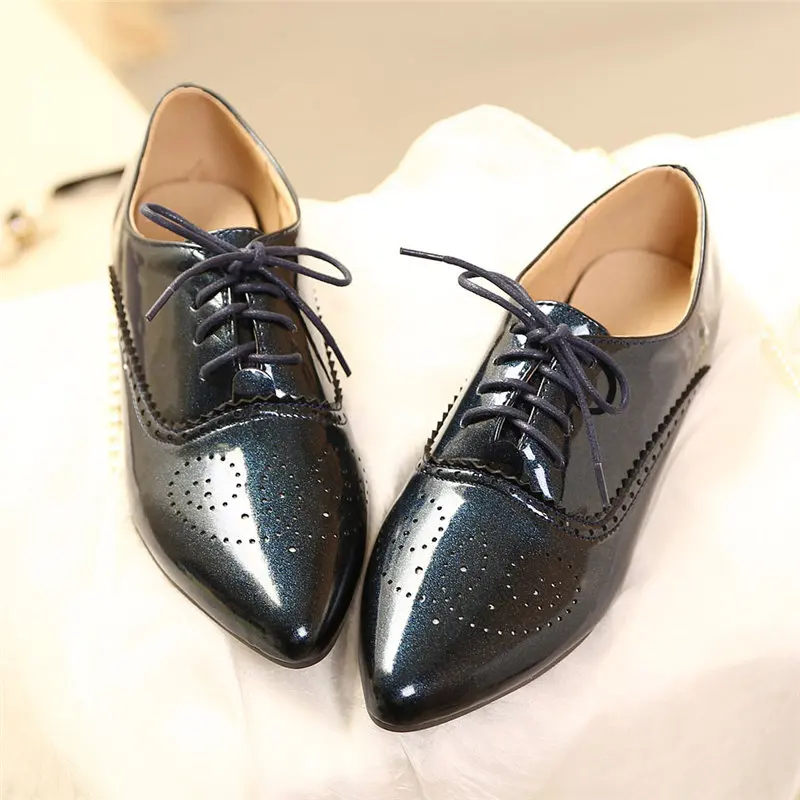 Dark Blue Женские оксфорды на плоской подошве из лакированной кожи с острым носком на шнуровке; сезон весна-осень; пикантная повседневная обувь под платье с аппликацией; цвет синий; женские броги в британском стиле; большие размеры - Цвет: Dark Blue