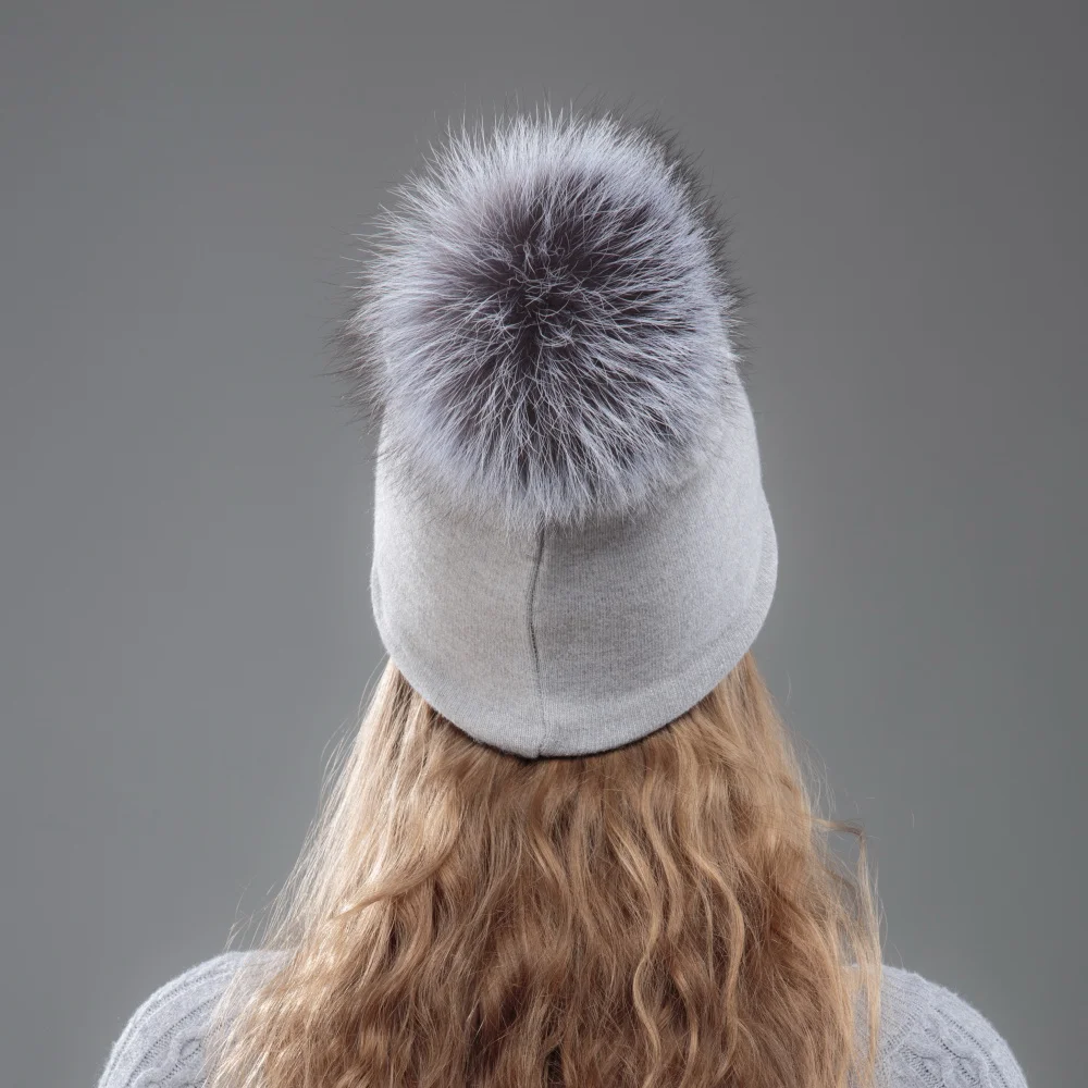 Шапка бини женская зимняя с помпоном из натурального Лисьего меха стразы |