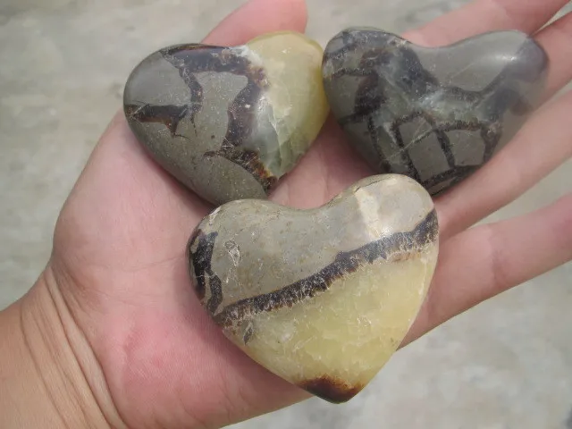 

Natural beautiful RARE septarian heart-shaped quartz crystal heart to heal 1