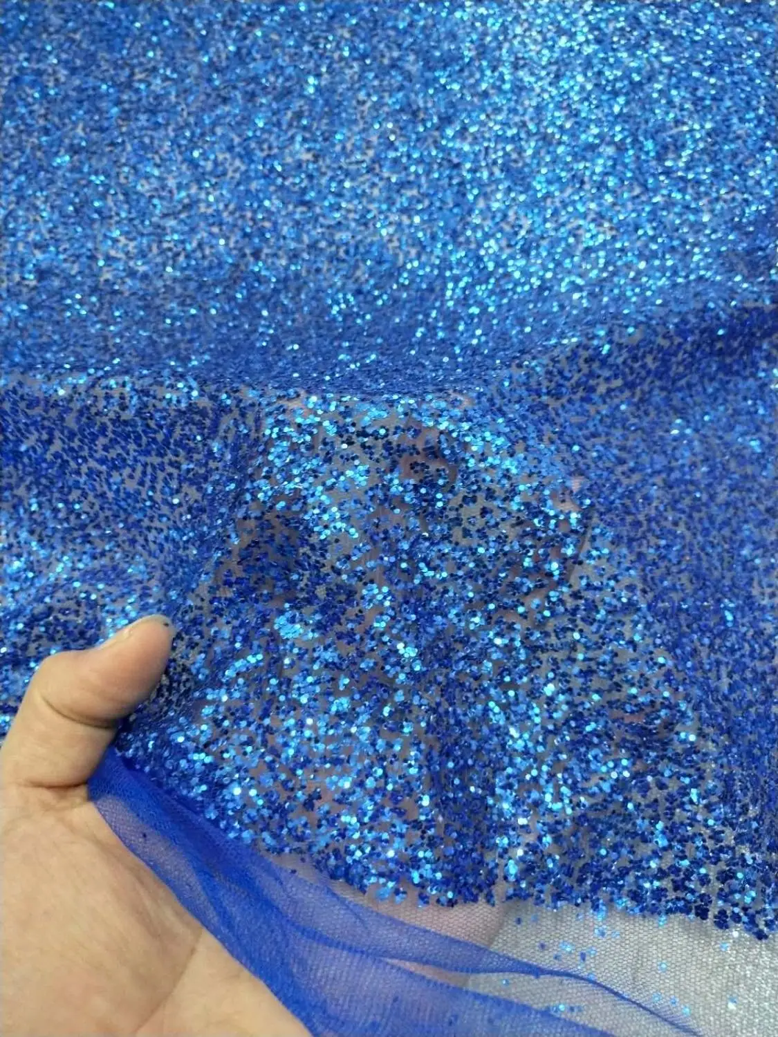 Базовый синий блестящий материал с большим количеством бусин для свадебного