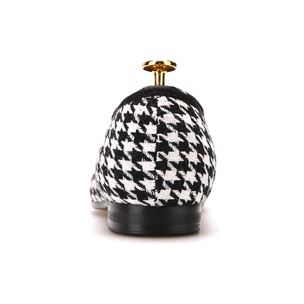 Классические туфли в английском стиле черно-белого цвета с узором гусиные лапки