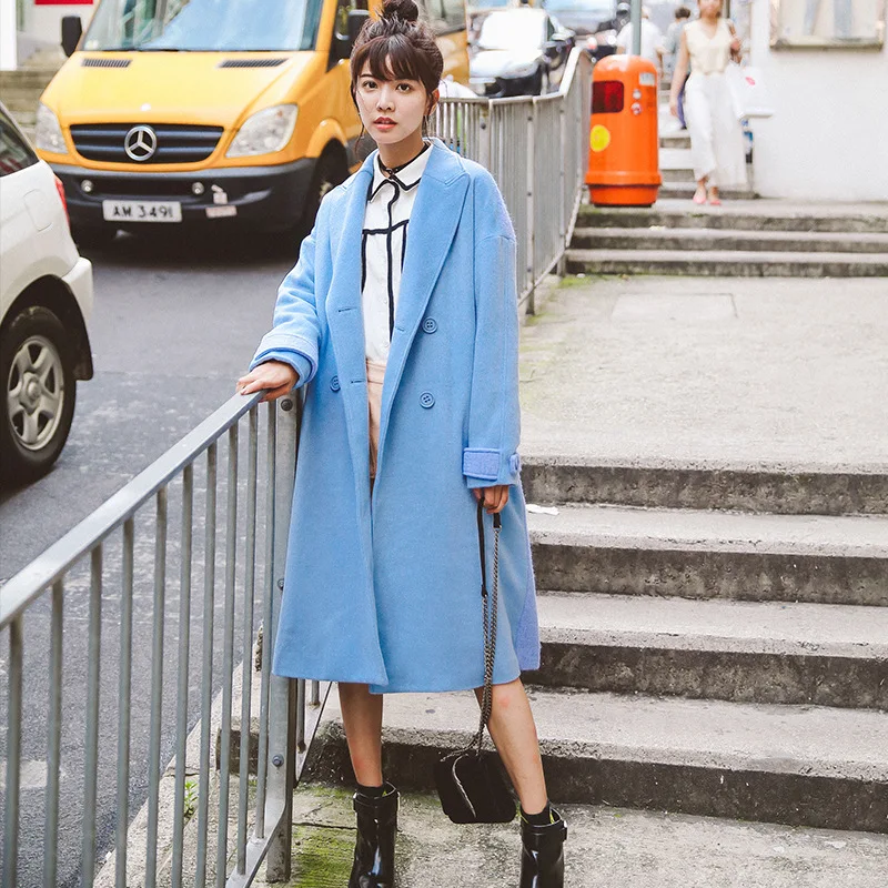Женское повседневное длинное пальто синего цвета однотонное двубортное из