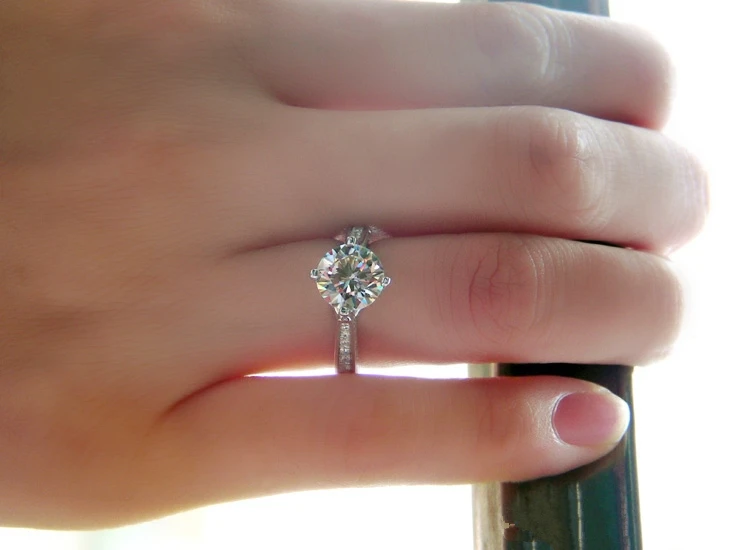 

2 CT Sterling Gold 14Karat Dancing Style Superior Fine Diamond Women Wedding Ring Factory Directly Wholesale Gold Ring