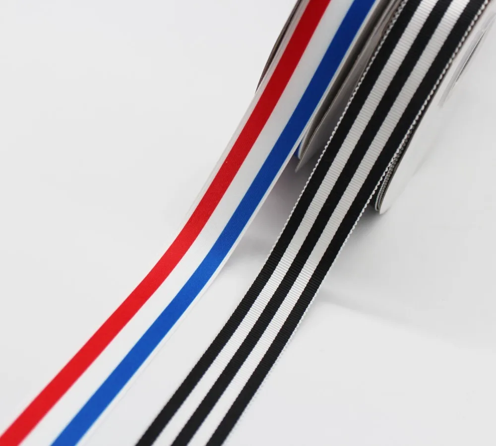 Двусторонняя черно белая полоска объемная лента вертикальная волнистая