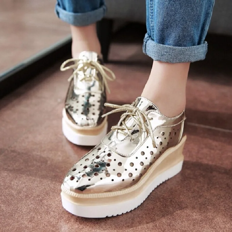 Красивые модные женские туфли на высокой платформе в консервативном стиле Туфли