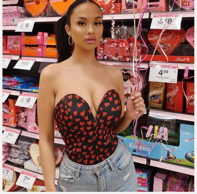 Лето г. для женщин без бретелек черная трубка футболки Сексуальная Bodycon любовь бандо с принтом уличная укороченный топ футболки для женщи