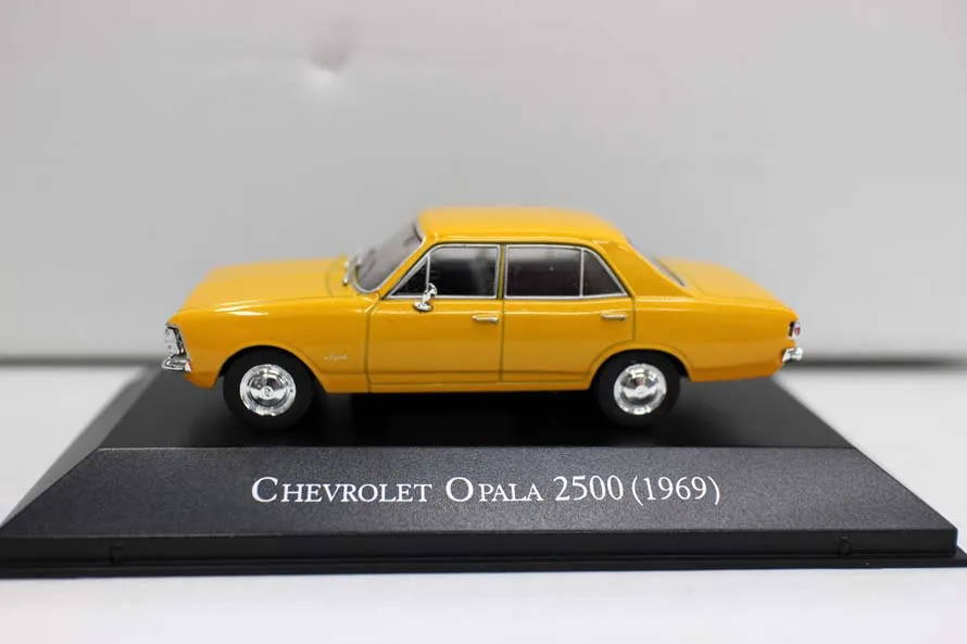 Высокая симуляция chevrolet opala 2500 модель 1:43 Литые Автомобильные игрушки