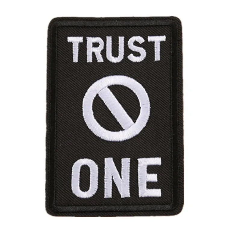 Вышитый утюжок на нашивках Trust No One Значки для сумок джинсов шляп Аппликации DIY