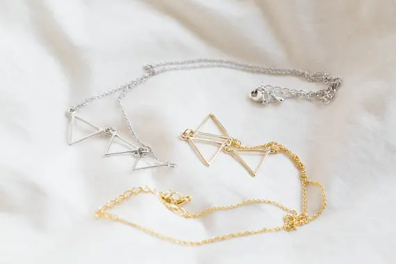 С геометрическим рисунком и подвеска треугольник Цепочки ожерелья ( 2 Цвета