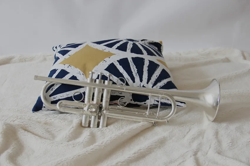 

Custom Bb Key Heavy Trumpet Matt Silver Plated Finishes with Mouthpiece Instrumentos Musicais Profissionais Trumpete