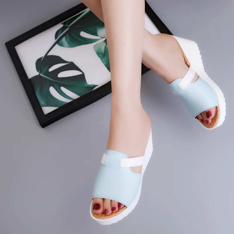 Женские шлепанцы с открытым носком на толстой подошве танкетке модель V056 лето