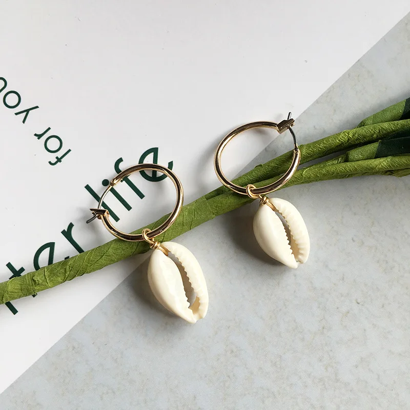 

2019 New Fashion Minimalist Shell Hoop Earrings for Women 2cm Gold Silver Color Small Hoop Earrings With Natural Shell Charm