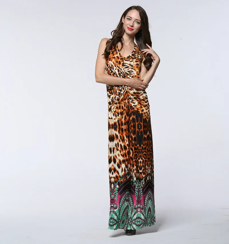 Женское платье с открытой спиной длинное леопардовое лямкой на шее без рукавов