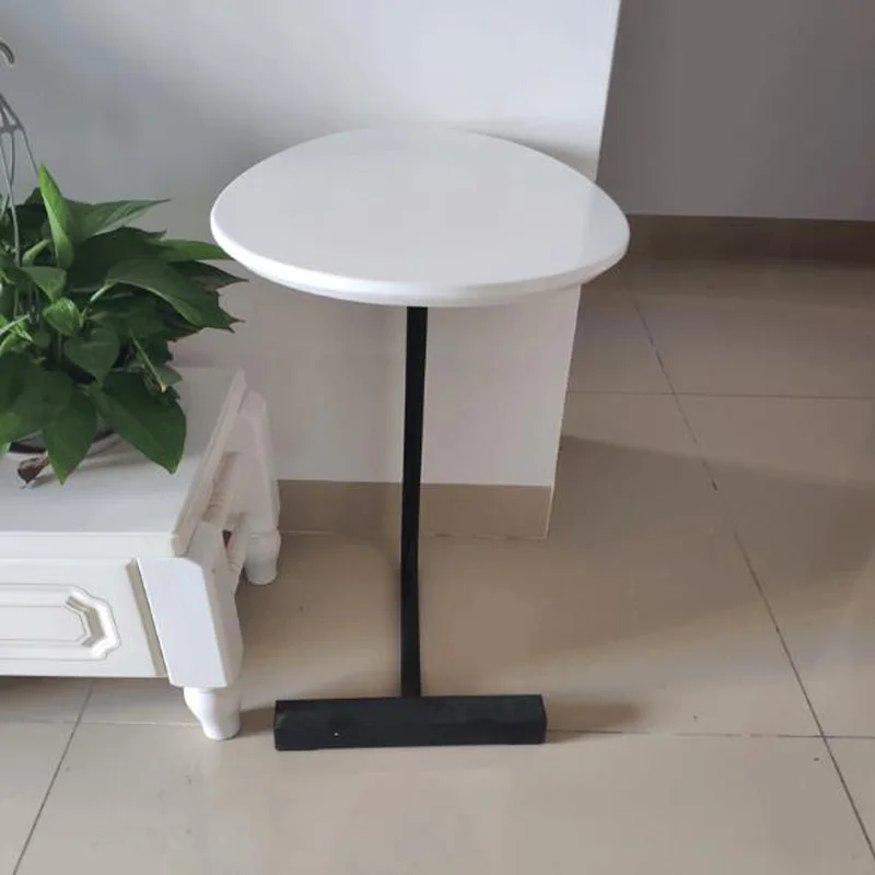 Креативные и сдержанные эллиптические журнальные столики перемещают Железный