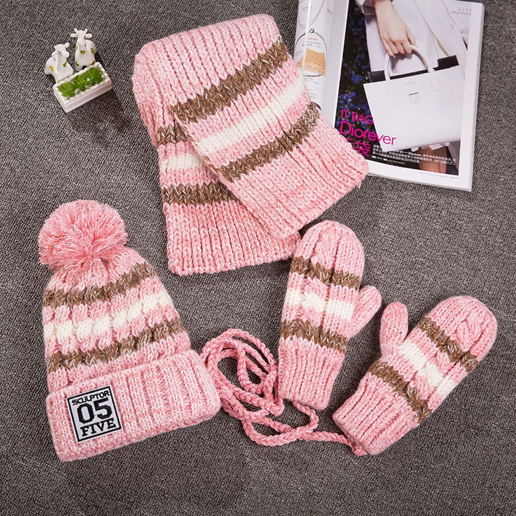 Подарок теплый набор вязаная шапка шарф перчатка зимняя с помпоном из