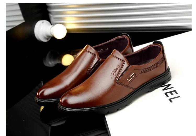 Новинка года; дышащие повседневные мужские лоферы без застежки; Новая Осенняя мужская обувь; кожаная мужская обувь на плоской подошве; повседневная обувь для вождения в деловом стиле - Цвет: brown
