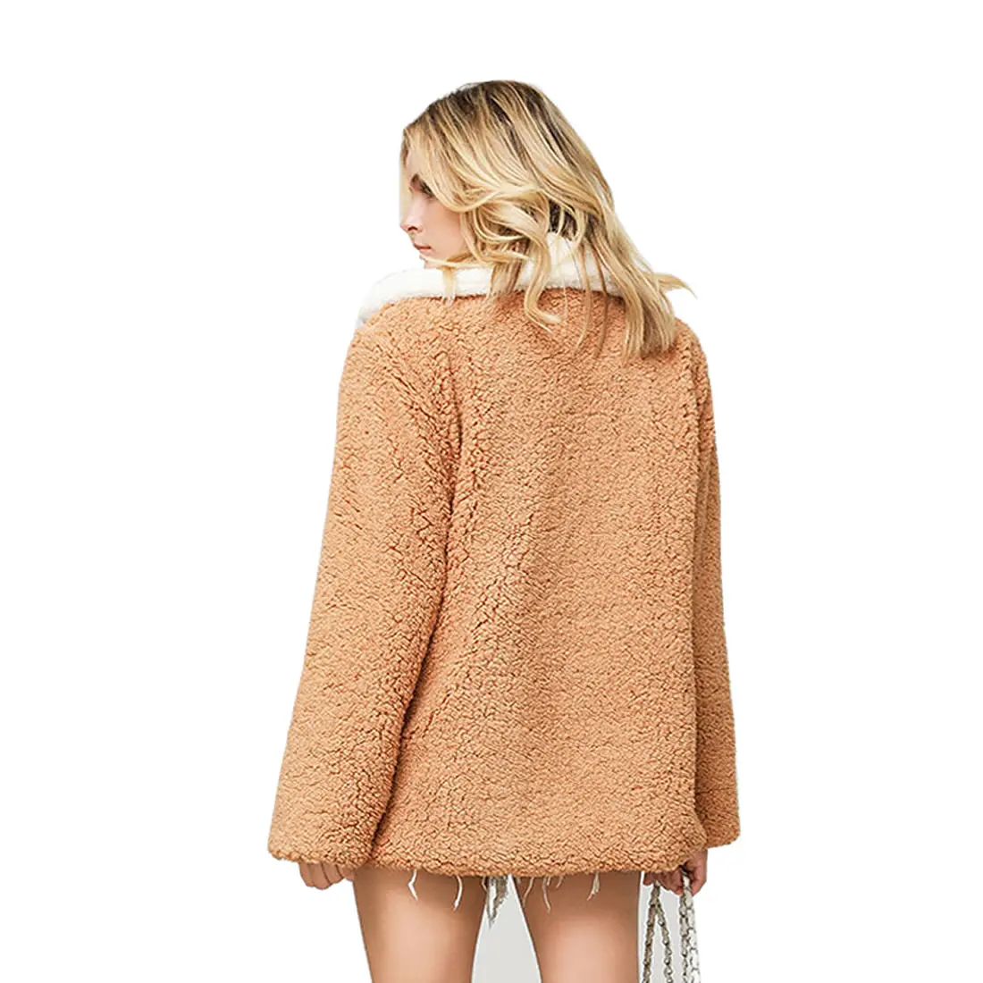 Женская утепленная куртка из овечьей шерсти на молнии с отложным воротником и