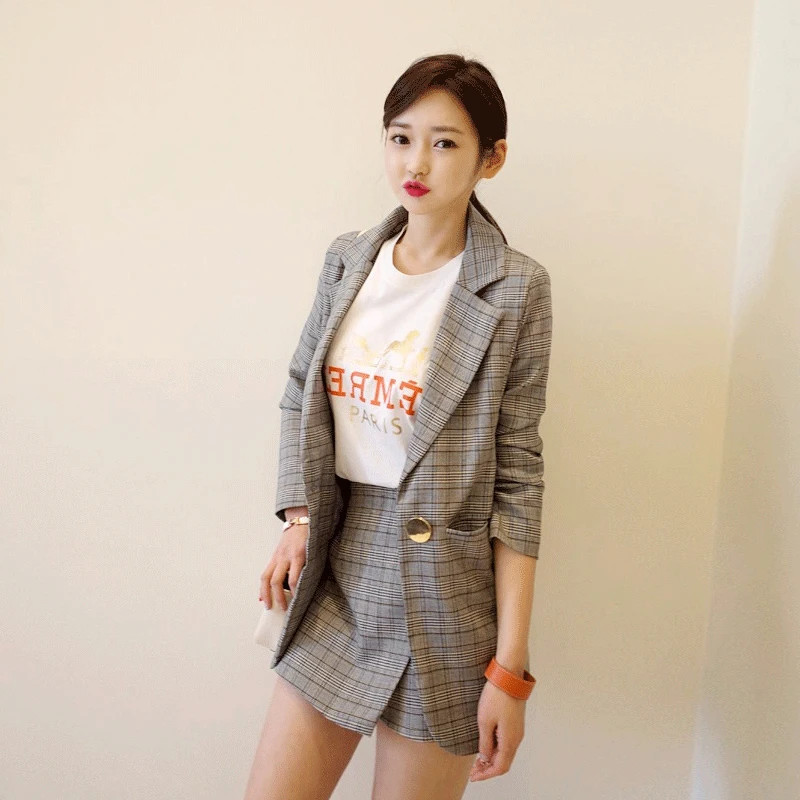 Женский офисный костюм с v образным вырезом серый клетчатый куртка длинными