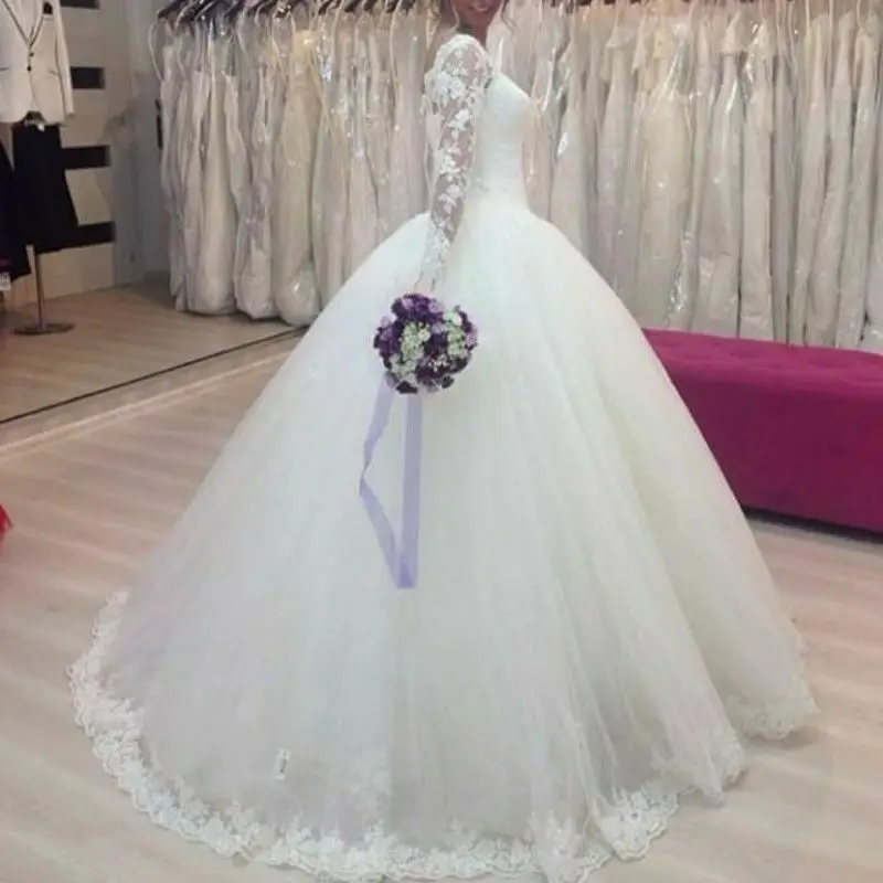 Сексуальное свадебное платье с v-образным вырезом и кружевной аппликацией