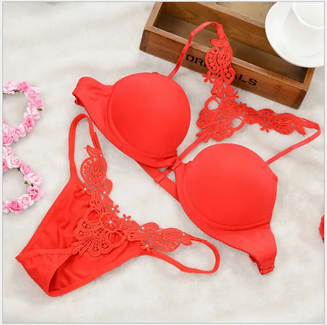 Роскошный черный комплект с бюстгальтером и трусиками удобное соблазнительное