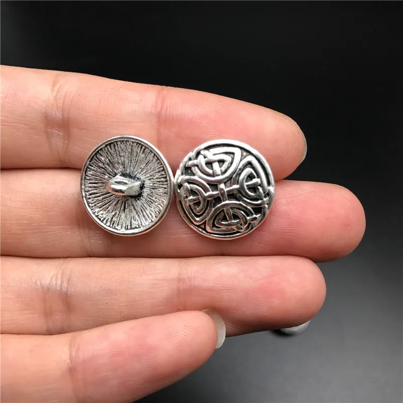 Изысканные высококачественные металлические пуговицы древнее серебро