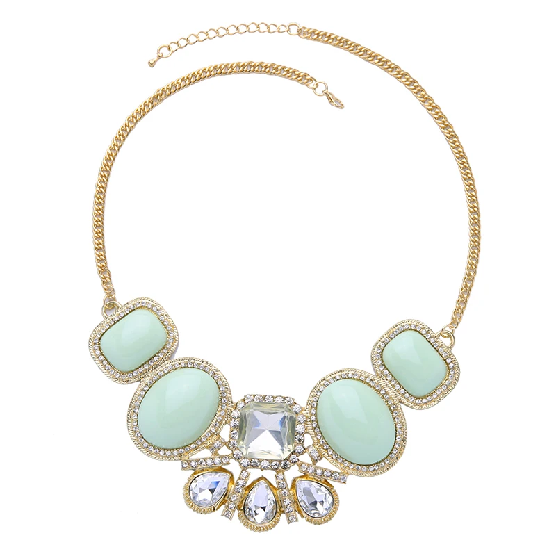 Очаровательное платье сочетающееся с ювелирными изделиями розовое зеленое