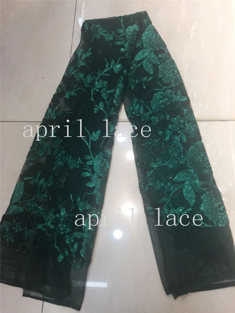 В наличии приблизительно 5 ярдов роскошное африканское кружево 3d зеленого цвета
